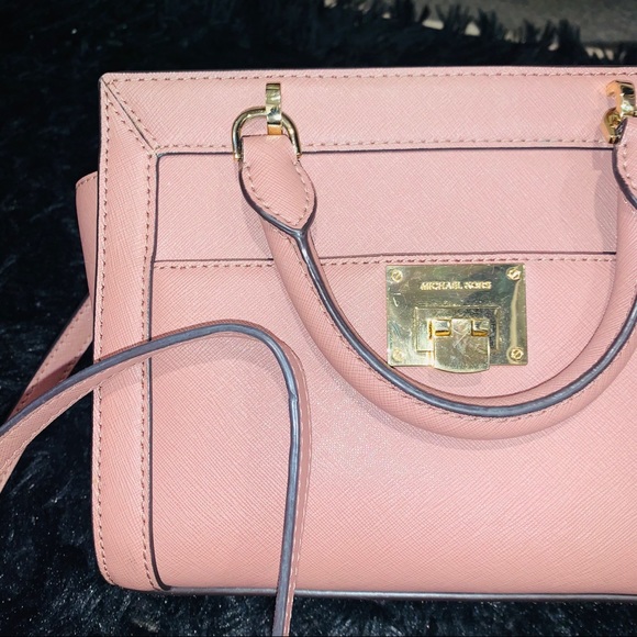 Michael Kors Purse ✨ - Picture 6 of 10